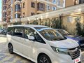 2017 Honda Stepwgn Spada V Рестайлинг, белый, 1680000 рублей