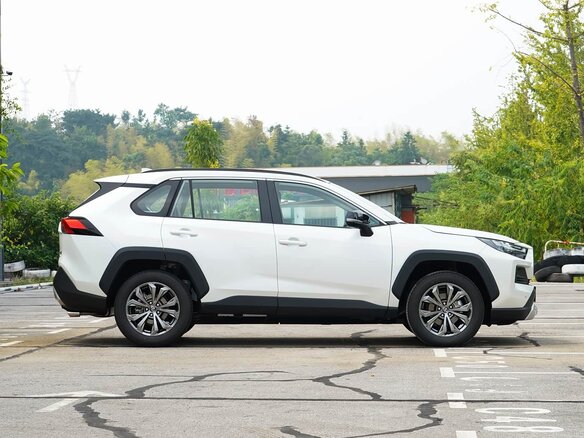 2025 Toyota RAV4 V (XA50), белый, 3950000 рублей - вид 6