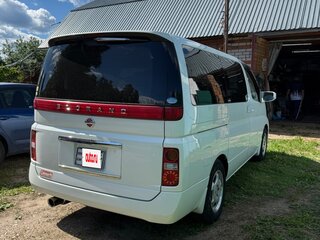 2005 Nissan Elgrand II (E51), белый, 850000 рублей, вид 3