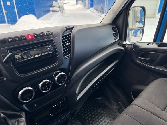 2017 Iveco Daily, синий, 2600000 рублей - вид 12