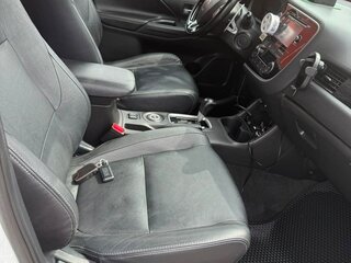 2015 Mitsubishi Outlander III Рестайлинг 2, белый, 1850000 рублей, вид 4