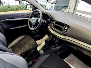 2025 Lada (ВАЗ) Vesta SW I Рестайлинг (NG), белый, 1730000 рублей, вид 4