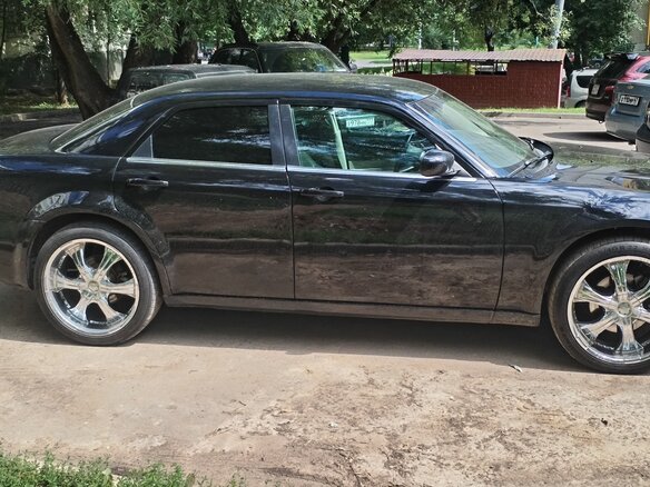 2007 Chrysler 300C I, чёрный, 1000000 рублей - вид 3
