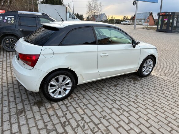 2011 Audi A1 I (8X), белый, 840000 рублей - вид 9