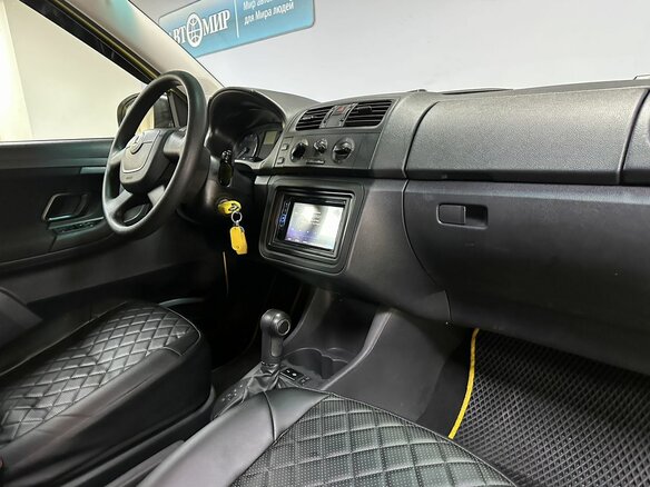 2011 Skoda Fabia II Рестайлинг, жёлтый, 670000 рублей - вид 15