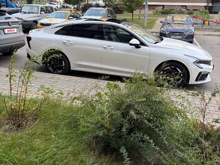 2023 Kia K5 LPi III Рестайлинг, белый, 2600000 рублей, вид 4