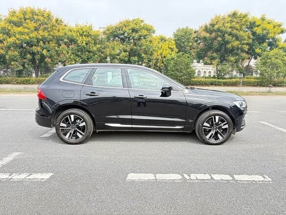2026 Volvo XC60 II Рестайлинг 3, чёрный, 5660000 рублей - вид 3