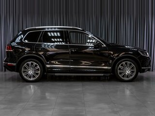 2016 Volkswagen Touareg II Рестайлинг, чёрный, 3099000 рублей, вид 5