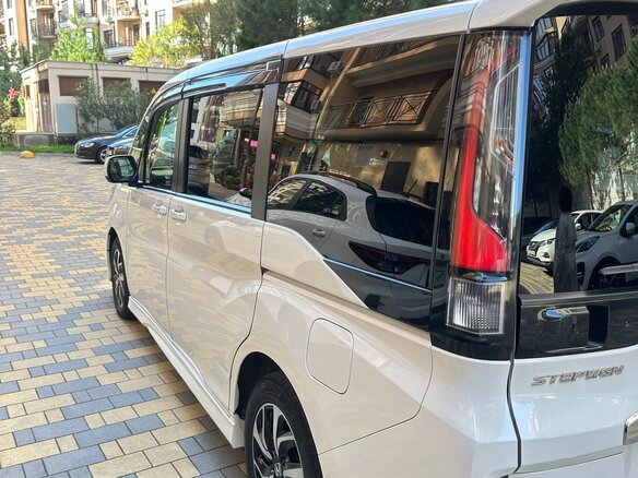 2017 Honda Stepwgn Spada V Рестайлинг, белый, 1680000 рублей - вид 7