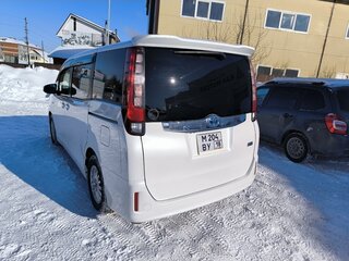 2015 Toyota Noah III (R80), белый, 1750000 рублей, вид 5
