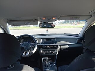 2019 Kia Optima IV Рестайлинг, белый, 1600000 рублей, вид 5