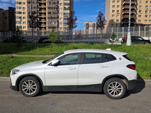 2021 BMW X2 sDrive18i I (F39), белый, 3600000 рублей - вид 7