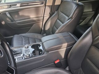 2017 Volkswagen Touareg II Рестайлинг, чёрный, 3200000 рублей, вид 3