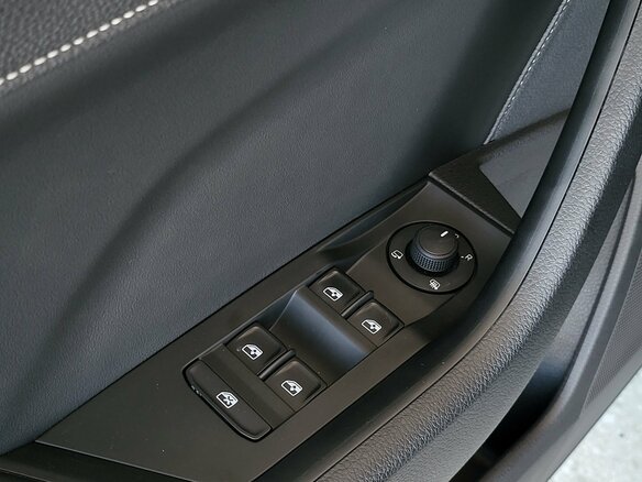2025 Skoda Superb III Рестайлинг, чёрный - вид 19