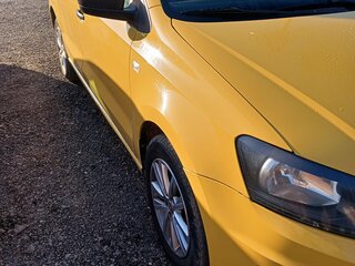 2019 Volkswagen Polo V Рестайлинг, жёлтый, 550000 рублей, вид 2