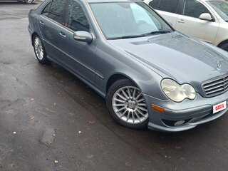 2004 Mercedes-Benz C-Класс 230 II (W203) Рестайлинг, серебристый, 620000 рублей, вид 1