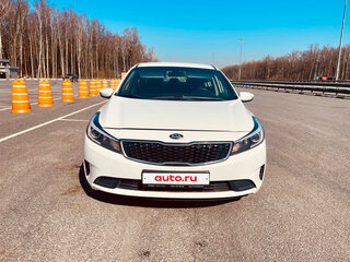 2017 Kia Cerato III Рестайлинг (Classic), белый, 925000 рублей, вид 2