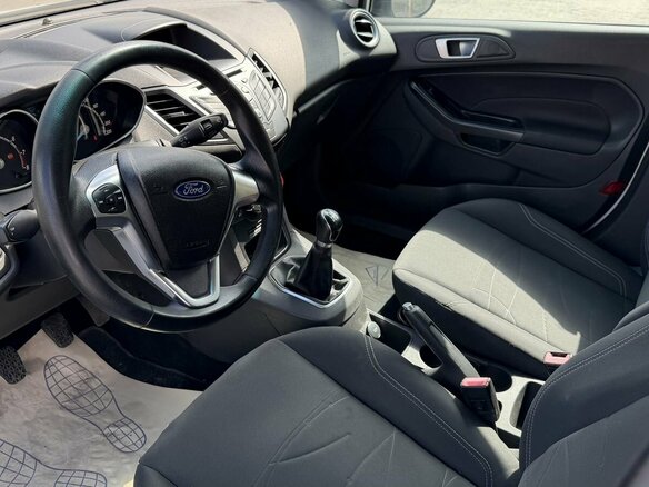 2015 Ford Fiesta Mk6 Рестайлинг, белый, 1450000 рублей - вид 6