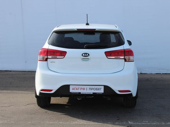2017 Kia Rio III Рестайлинг, белый, 920000 рублей - вид 5