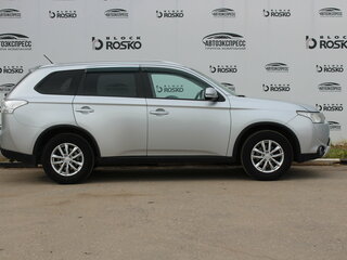 2014 Mitsubishi Outlander III Рестайлинг, серебристый, 1340000 рублей, вид 4