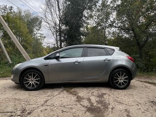 2010 Opel Astra J, серебристый, 600000 рублей, вид 4