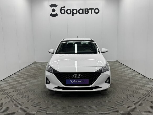 2022 Hyundai Solaris II Рестайлинг, белый, 1540000 рублей - вид 2