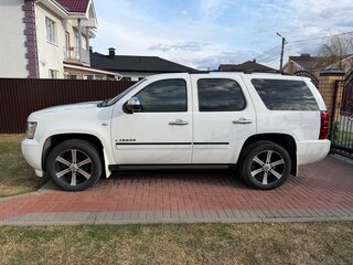 2012 Chevrolet Tahoe 6AT III, белый, 2000000 рублей, вид 3