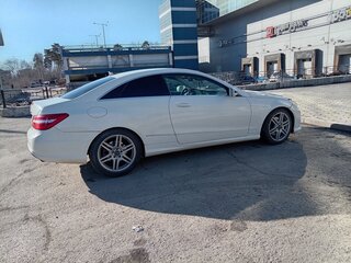 2009 Mercedes-Benz E-Класс 350 IV (W212, S212, C207), белый, 850000 рублей, вид 3