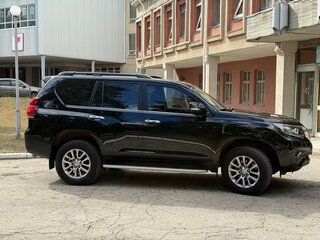 2020 Toyota Land Cruiser Prado 150 Series Рестайлинг 2, чёрный, 5900000 рублей, вид 4