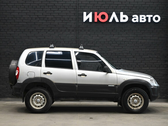 2011 Chevrolet Niva I Рестайлинг, серебристый - вид 9