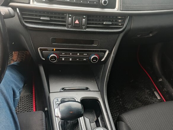 2017 Kia Optima IV, белый, 1700000 рублей - вид 11