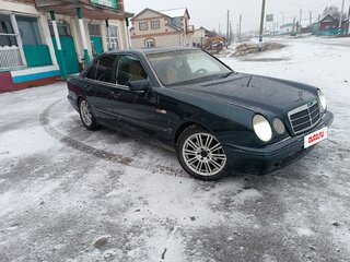 1996 Mercedes-Benz E-Класс 200 II (W210, S210), синий, 400000 рублей, вид 1