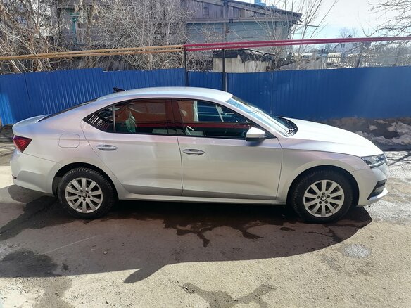 2020 Skoda Octavia IV (A8), серебристый, 2450000 рублей - вид 3