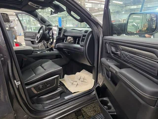 2026 Ram 1500 Crew Cab V Рестайлинг, серый, 10290000 рублей, вид 5