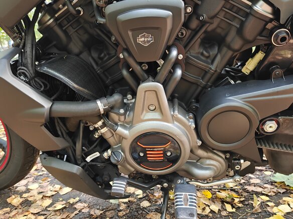 2022 Harley-Davidson Nightster, красный - вид 7