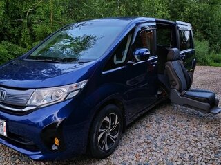 2017 Honda Stepwgn V, синий, 2400000 рублей, вид 1