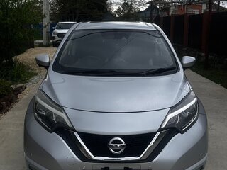 2017 Nissan Note II Рестайлинг, серебристый, 930000 рублей, вид 2