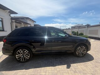 2020 Audi Q7 55 TFSI II (4M) Рестайлинг, чёрный, 6100000 рублей, вид 3
