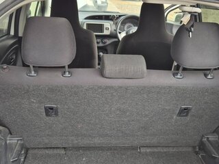 2016 Toyota Vitz III (XP130) Рестайлинг, белый, 710000 рублей, вид 5