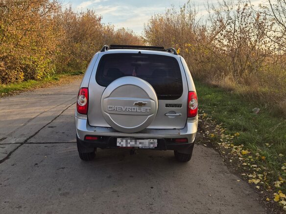 2013 Chevrolet Niva I Рестайлинг, серебристый, 630000 рублей - вид 5