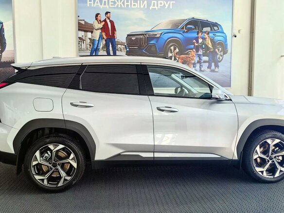 2026 Geely Atlas II, серебристый - вид 2