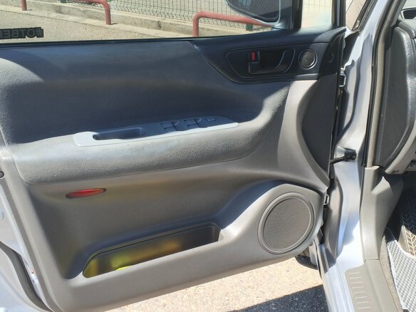 2003 Mitsubishi Space Wagon III, серебристый - вид 11