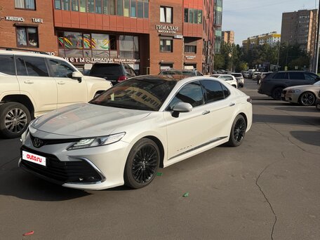 2022 Toyota Camry US Market VIII (XV70) Рестайлинг, белый, вид 2