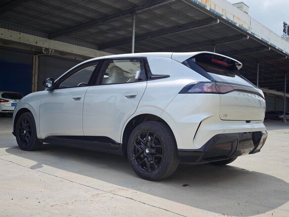 2026 Arcfox Beta T1 42.3 kWh, серебристый, 1100000 рублей - вид 3