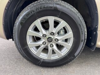 2013 Toyota Land Cruiser 200 Series Рестайлинг 1, бежевый, 3500000 рублей, вид 5
