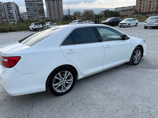 2013 Toyota Camry VII (XV50), белый, 1000000 рублей, вид 2