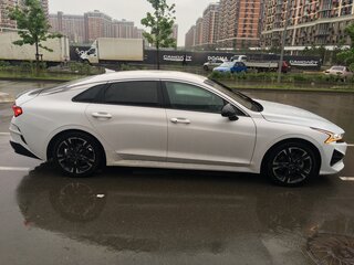 2022 Kia K5 III, белый, 2400000 рублей, вид 3