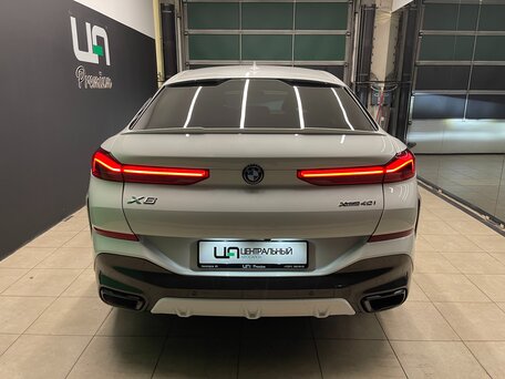 2021 BMW X6 40i III (G06), белый, 6300000 рублей, вид 5