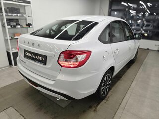2026 Lada (ВАЗ) Granta I Рестайлинг, белый, 1218000 рублей, вид 4