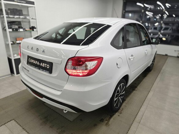 2026 Lada (ВАЗ) Granta I Рестайлинг, белый, 1218000 рублей - вид 3